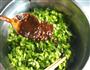酱拌芹菜叶的做法图解4