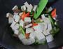 蒜苗焖客家豆腐的做法图解6