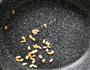 金玉满堂松仁玉米的做法图解2