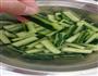 凉拌青瓜条的做法图解1