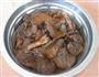 榛蘑炖肉的做法图解1