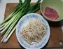 牛肉青蒜豆腐丝的做法图解1