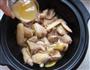 砂锅版三杯鸡的做法步骤4