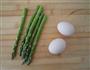芦笋炒鸡蛋的做法图解1