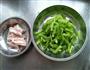 五花肉炒芹菜的做法图解3