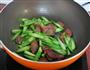 芥兰炒腊肠的做法图解6