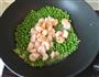 青豆炒虾仁的做法图解8