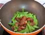 荷兰豆炒腊肠的做法图解5