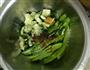 凉拌荷兰豆小黄瓜的做法图解3