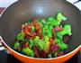 西兰花炒腊肠的做法图解5