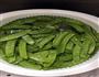 炒荷兰豆的做法图解1