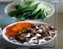 油菜炒香菇的做法图解1