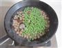 豌豆鸡蛋干炒肉丁的做法图解4