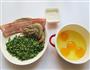 虾仁韭菜厚蛋饼的做法图解1