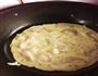虾仁鸡蛋烙的做法图解3