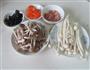 双菇木耳炒肉片的做法图解1