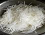 萝卜粉条素馅包子的做法步骤2