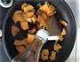 虾仁烧金瓜的做法图解7