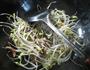 香菇炒黄豆芽的做法图解4
