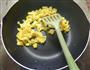 黑木耳水芹炒鸡蛋的做法图解5