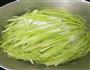 酸辣拌莴笋的做法图解2