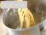 日全食牛奶双菇意面的做法图解2