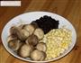 草菇玉米芝麻豆豉肉酱的做法图解1