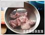 番茄莲藕排骨汤的做法图解1