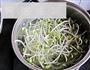 凉拌黄豆芽的做法图解2