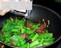 香肠炒芹菜的做法图解4