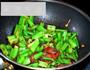 香肠炒芹菜的做法图解5
