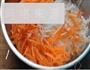 鲜辣萝卜丝鲫鱼汤的做法图解1