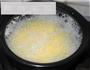 蛋黄小米粥的做法图解5