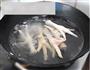 黑豆凤爪汤的做法图解3