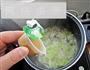 蟹味菇白菜鲜汤的做法图解5