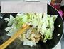 油豆腐白菜炖粉皮的做法图解5