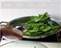 酱香拌菠菜的做法图解1