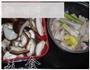 鲜菇烧鸡翅的做法图解2