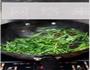 韭菜炒淡菜的做法图解4