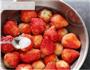 炒草莓的做法图解1