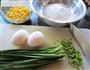 韭菜玉米饼的做法图解1