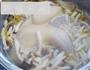 蟹味菇土鸡汤的做法图解3