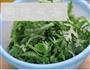 米粉糊茼蒿的做法图解1
