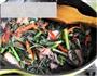腊肉炒红菜苔的做法图解7