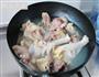 小鸡炖蘑菇的做法步骤3