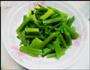 核桃炝芹菜的做法图解3