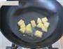 板栗鸡块的做法图解2