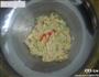 西葫芦青椒咸食的做法图解4