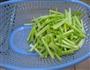 家常芹菜豆腐的做法图解2