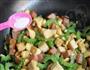 午餐肉豆腐炒苦瓜的做法图解8